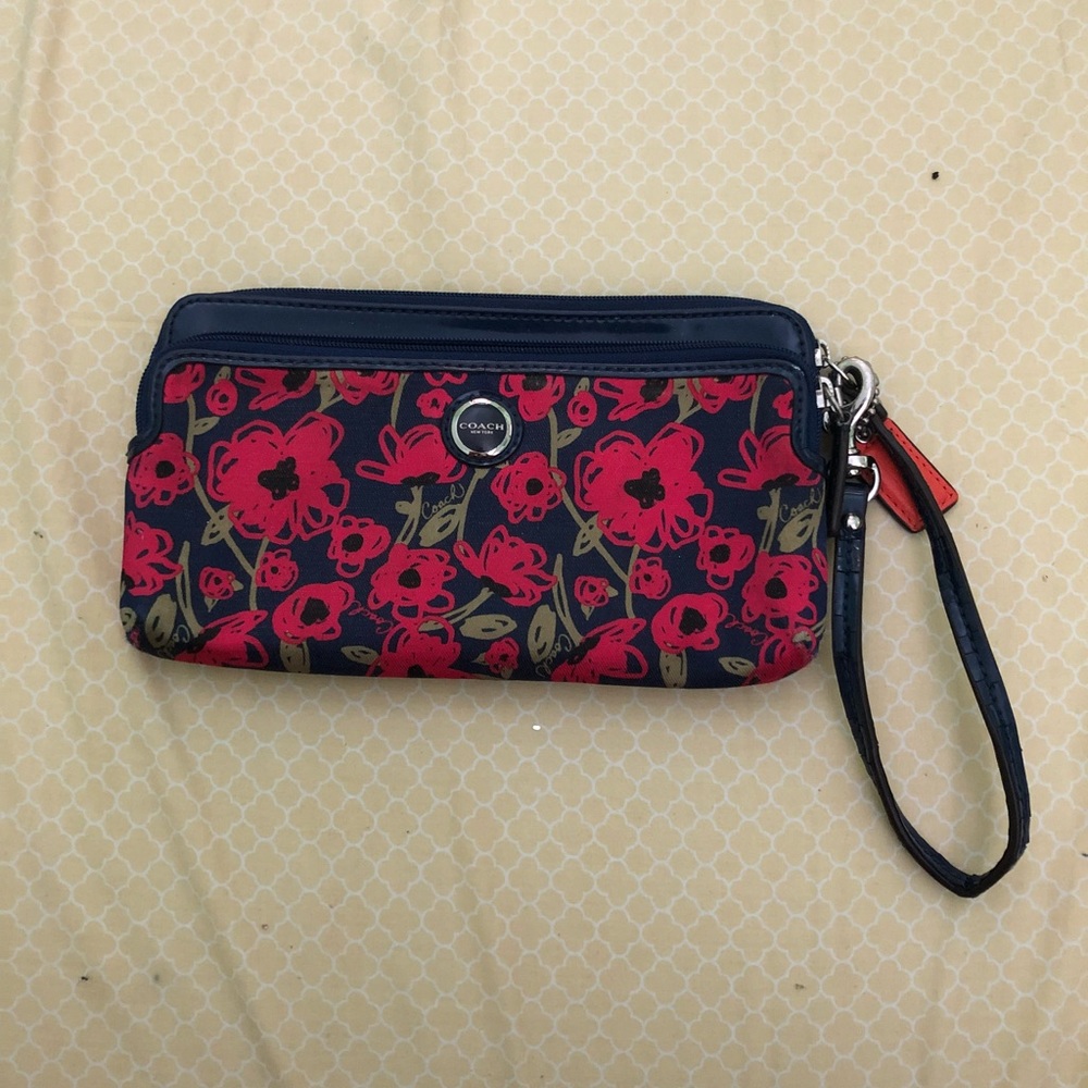 Coach wristlet, good condition!